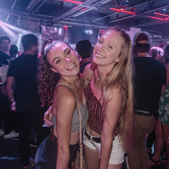 Meet your Posher, Alyssa - Picture 1 of 1